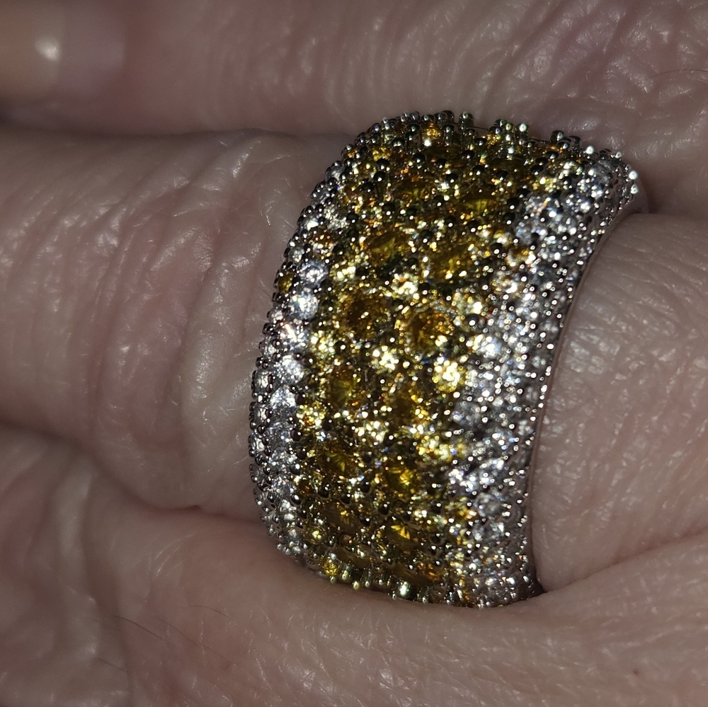 Dazzling Gold and Silver Women's Ring